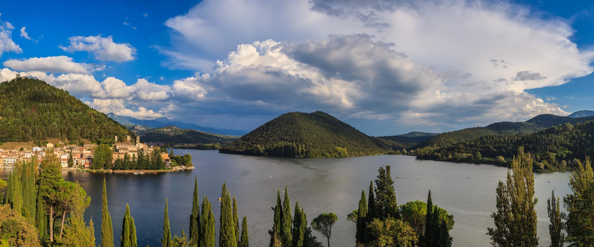 Hiking experience in Piediluco Lake