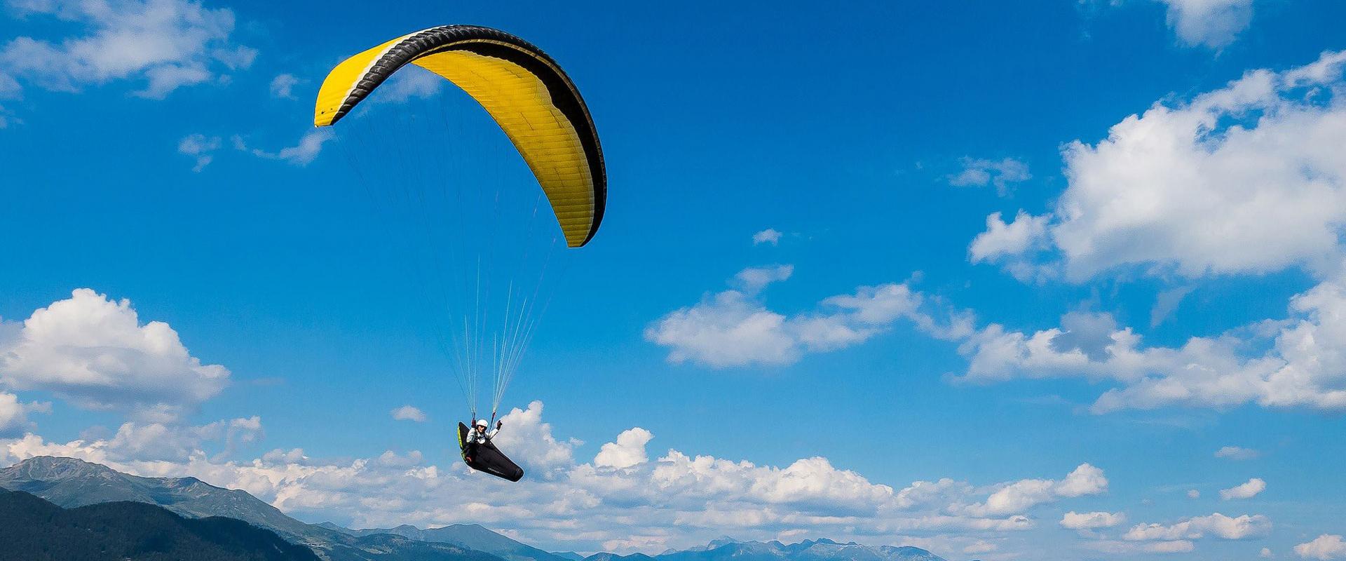  paragliding tandem experience on Sibillini Mountains