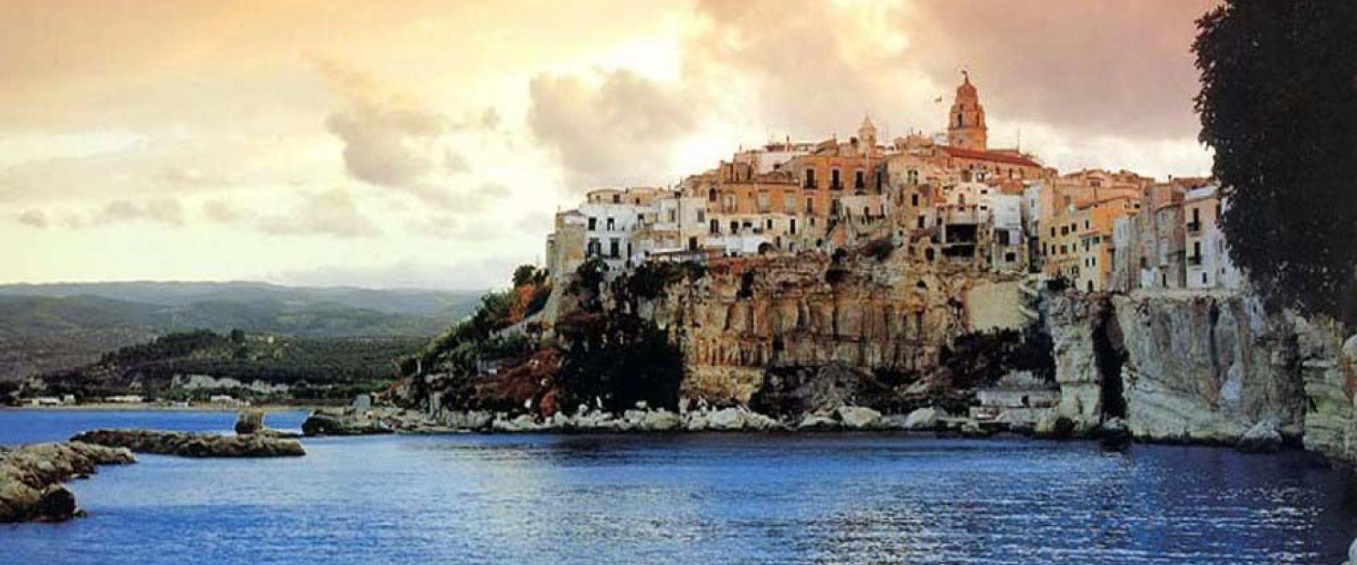 Tour in Apulia The wonderful scenery of the Daunia Mountains and the Gargano Mountains