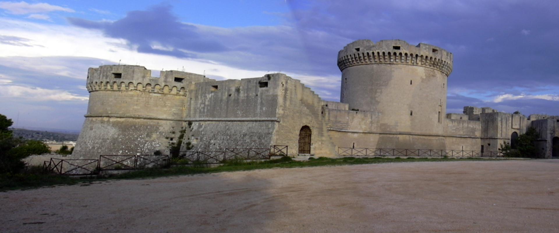 Visit of Tramontano Castle in Matera and paper mache laboratory with medieval game experience