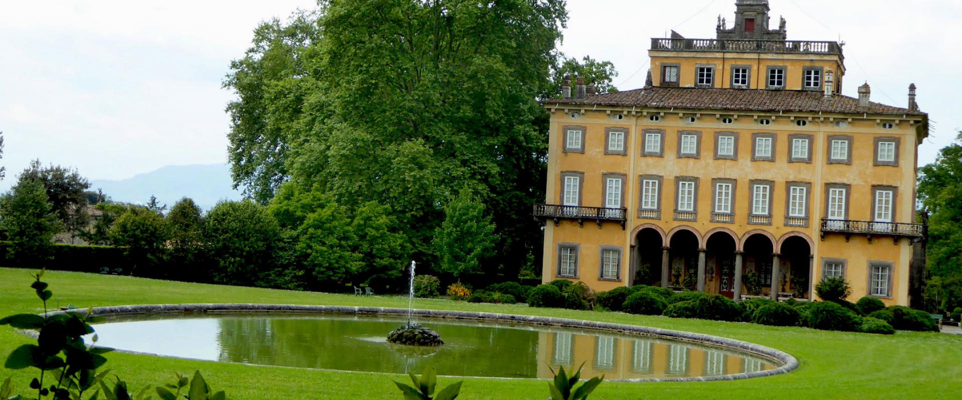Guided walking tour of Lucca countryside and Villa Torrigiani