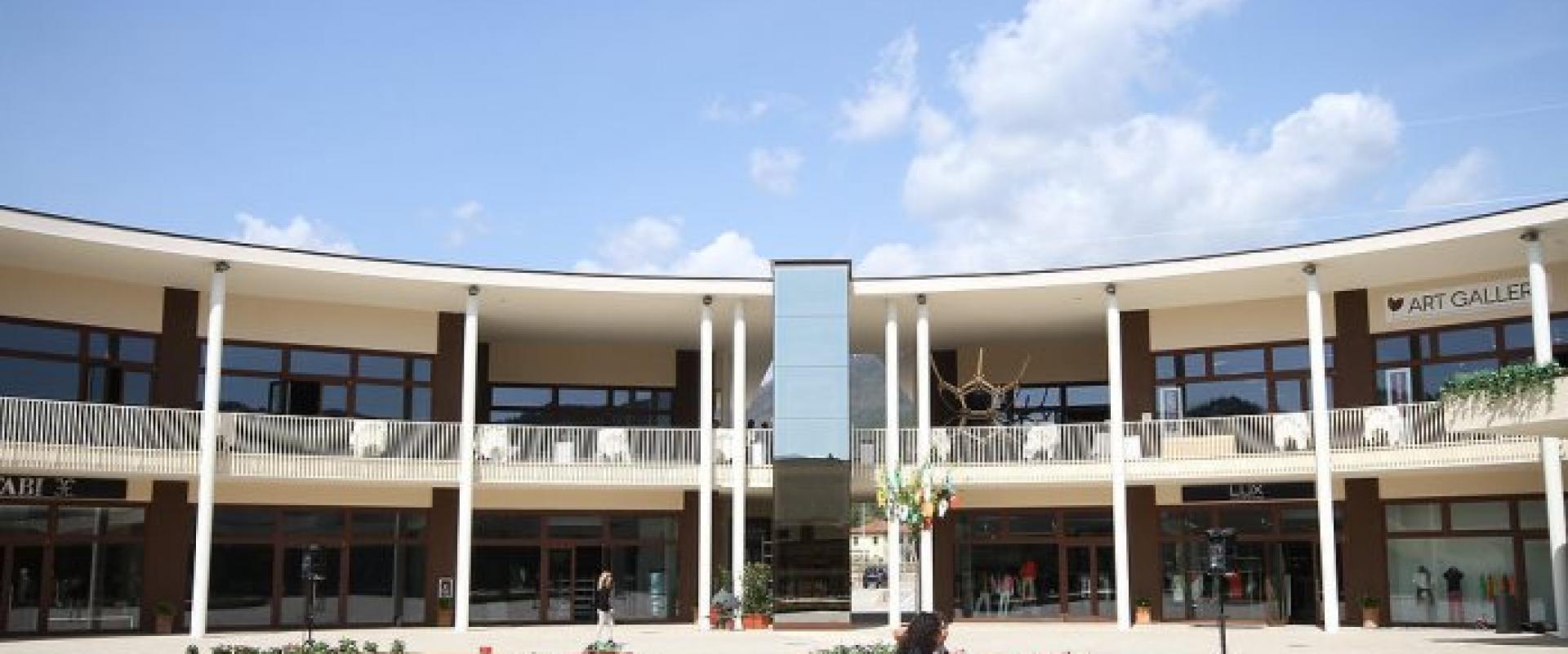 outlet Shopping in Brugnato outlet village